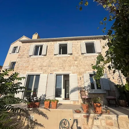 Fortuna House Vis